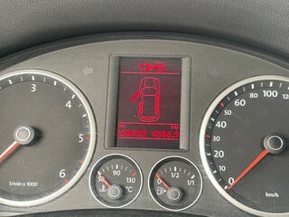 2009 Volkswagen Tiguan I, чёрный, 900000 рублей, вид 5