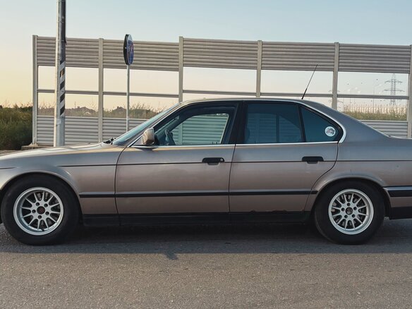 1988 BMW 5 серии 520i III (E34), бежевый, 510000 рублей - вид 4