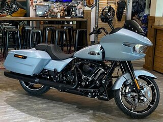 2024 Harley-Davidson Road Glide, серый, 4200000 рублей, вид 2