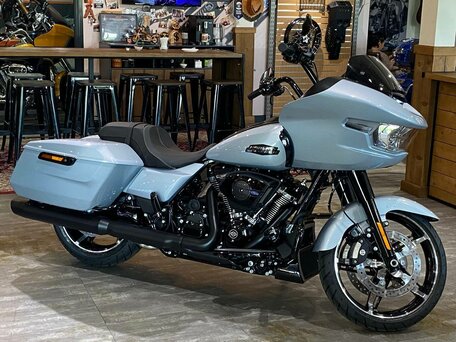 2024 Harley-Davidson Road Glide, серый, 4200000 рублей, вид 2
