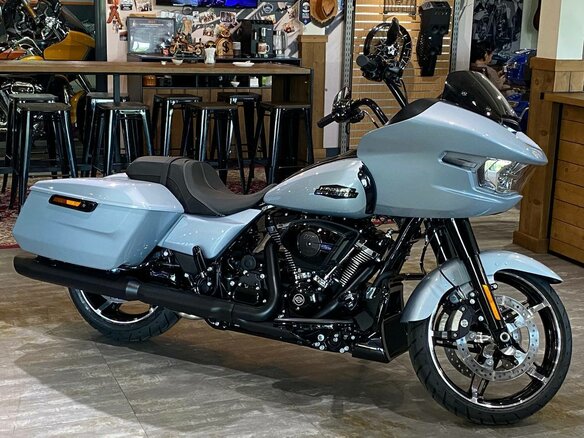 2024 Harley-Davidson Road Glide, серый, 4200000 рублей - вид 1