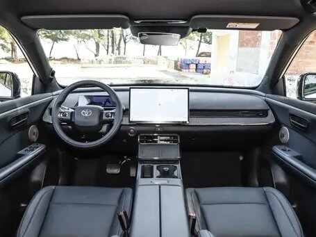 2026 Toyota bZ3X 58.3 kWh, бежевый - вид 7