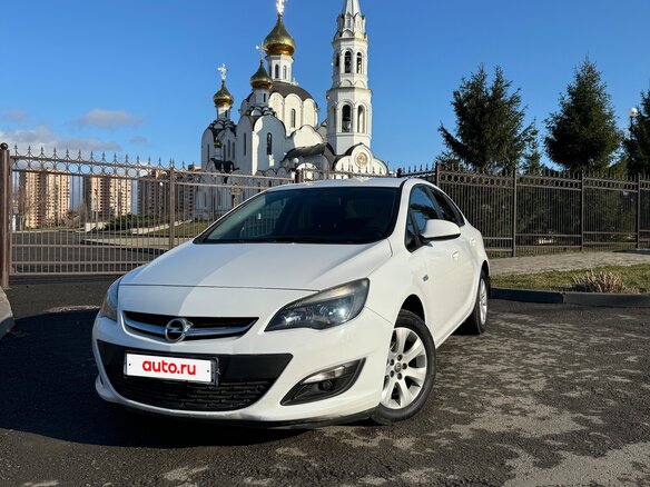 2014 Opel Astra J Рестайлинг, белый, 939000 рублей