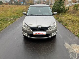 2013 Skoda Fabia II Рестайлинг, бежевый, 600000 рублей, вид 1