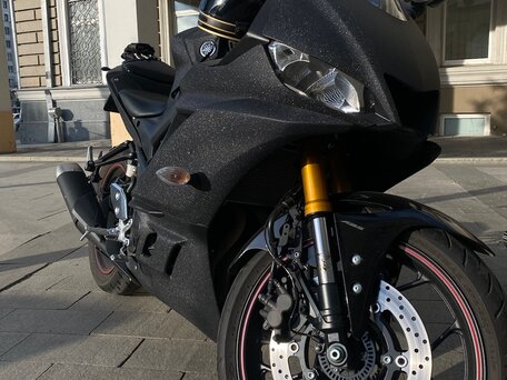 2020 Yamaha YZF-R3, серебристый, 500000 рублей, вид 1