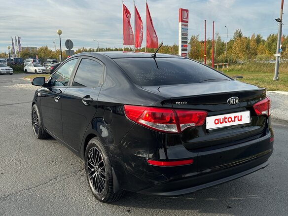 2016 Kia Rio III Рестайлинг, чёрный, 1200000 рублей - вид 4
