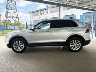 2017 Volkswagen Tiguan II, серебристый, 2150000 рублей, вид 2