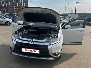 2018 Mitsubishi Outlander III Рестайлинг 3, белый, 2200000 рублей, вид 3