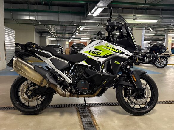 2024 KTM 1290 Super Adventure S, белый - вид 3