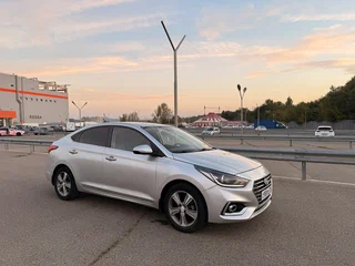 2017 Hyundai Solaris II, серебристый, 1300000 рублей, вид 3