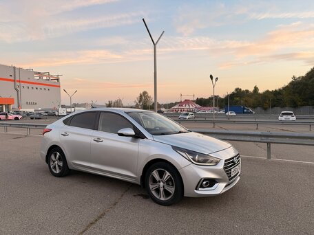 2017 Hyundai Solaris II, серебристый, 1300000 рублей, вид 3