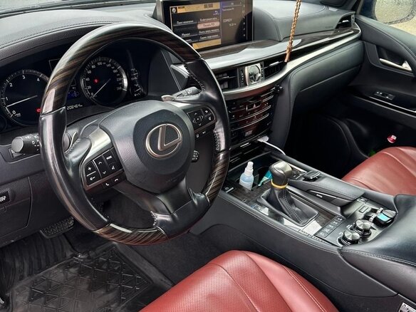 2018 Lexus LX 450d III Рестайлинг 2, чёрный, 8000000 рублей - вид 7