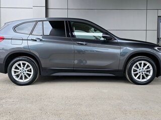 2020 BMW X1 20i xDrive II (F48) Рестайлинг, серый, 3100000 рублей, вид 3