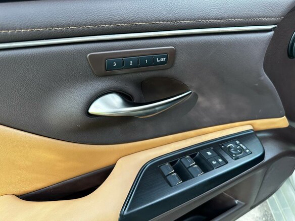2022 Lexus ES 300h VII Рестайлинг, серый - вид 19