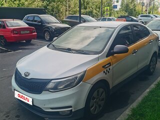 2017 Kia Rio III Рестайлинг, белый, 560000 рублей, вид 1