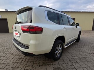 2022 Toyota Land Cruiser 300 Series, белый, 10800000 рублей, вид 4
