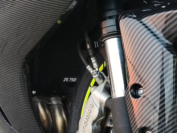 2011 Suzuki GSX-R 750, чёрный - вид 2