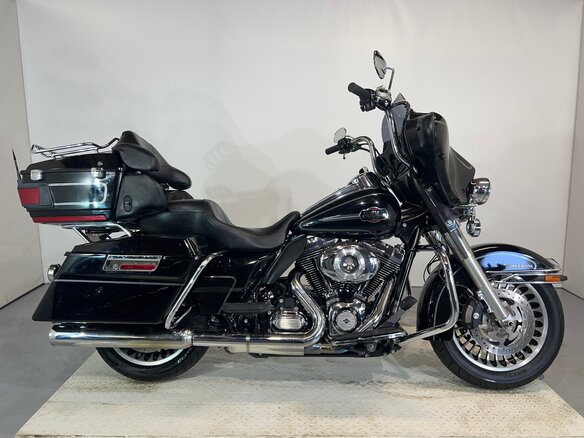 2012 Harley-Davidson Electra Glide, чёрный, 730000 рублей