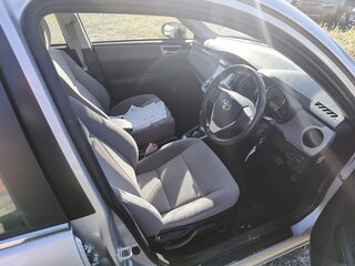 2012 Toyota Corolla Axio XI (E160, E170, E180), серебристый, 1250000 рублей, вид 5
