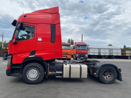 2017 Renault T-Series, красный, 6950000 рублей, вид 2