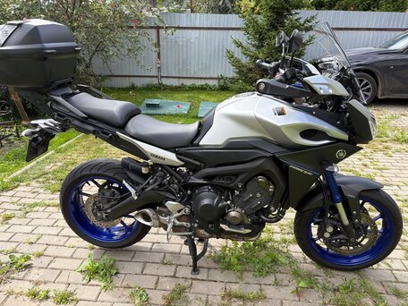 2016 Yamaha MT-09 Tracer (FJ-09), серый, 740000 рублей, вид 2