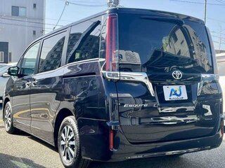 2019 Toyota Esquire I Рестайлинг, чёрный, 2030000 рублей, вид 2