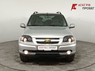 2018 Chevrolet Niva I Рестайлинг, серебристый, 850000 рублей, вид 2