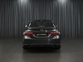 2020 Toyota Camry US Market VIII (XV70), серый, 2259500 рублей, вид 4
