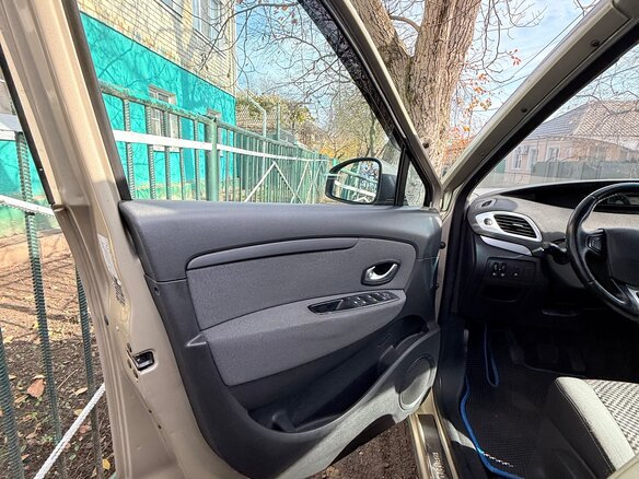 2011 Renault Scenic Grand III, бежевый, 870000 рублей - вид 11