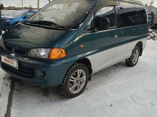 1995 Mitsubishi Space Gear I, зелёный, 750000 рублей, вид 1