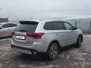 2019 Mitsubishi Outlander III Рестайлинг 3, серый, 2200000 рублей, вид 4