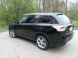 2014 Mitsubishi Outlander III Рестайлинг, чёрный, 1790000 рублей, вид 3