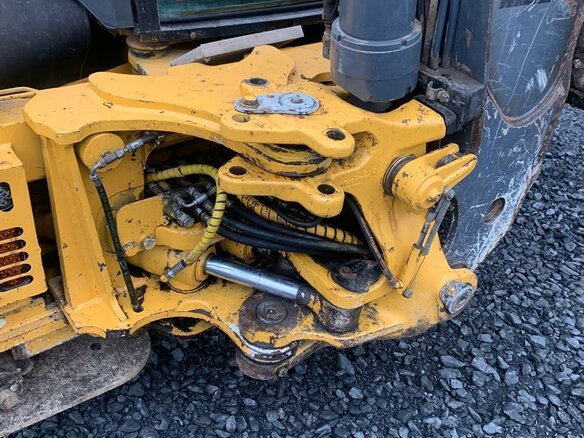 2011 John Deere 325J, жёлтый, 5200000 рублей - вид 14