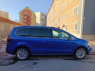 2018 Volkswagen Sharan II Рестайлинг, синий, 2350000 рублей, вид 1
