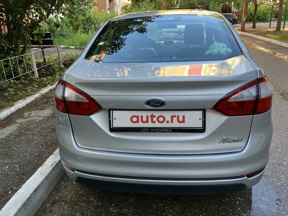 2016 Ford Fiesta Mk6 Рестайлинг, серебристый, 850000 рублей - вид 9