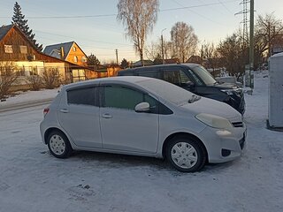 2011 Toyota Vitz III (XP130), серый, 750000 рублей, вид 2