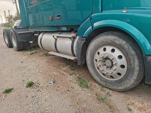 2003 Volvo VNL, зелёный, 2500000 рублей - вид 14