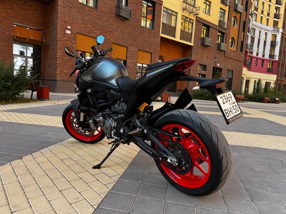 2021 Ducati Monster 937, серый, 1030000 рублей - вид 6