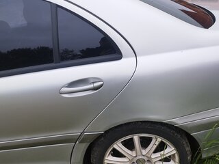 2004 Mercedes-Benz C-Класс 180 II (W203) Рестайлинг, серебристый, 680000 рублей, вид 3