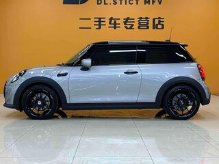 2023 Mini Clubman One II Рестайлинг, серебристый, 2100000 рублей, вид 5