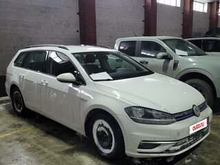 2020 Volkswagen Golf TGI BlueMotion VII Рестайлинг, белый, 1990000 рублей, вид 2