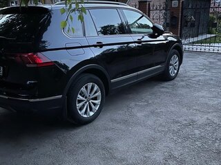 2021 Volkswagen Tiguan II Рестайлинг, чёрный, 2900000 рублей, вид 4