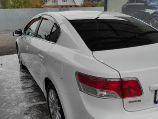 2011 Toyota Avensis III Рестайлинг, белый, 1499000 рублей, вид 4