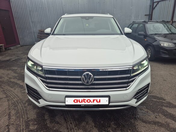 2020 Volkswagen Touareg III, белый, 5850000 рублей - вид 2