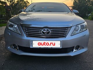 2013 Toyota Camry VII (XV50), серебристый, 1550000 рублей, вид 1