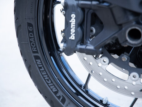 2023 KTM 1290 Super Adventure S, серый, 1590000 рублей, вид 2