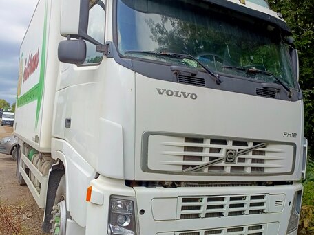 2005 Volvo FH, белый, 3500000 рублей, вид 1
