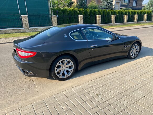 2009 Maserati GranTurismo I, красный - вид 4