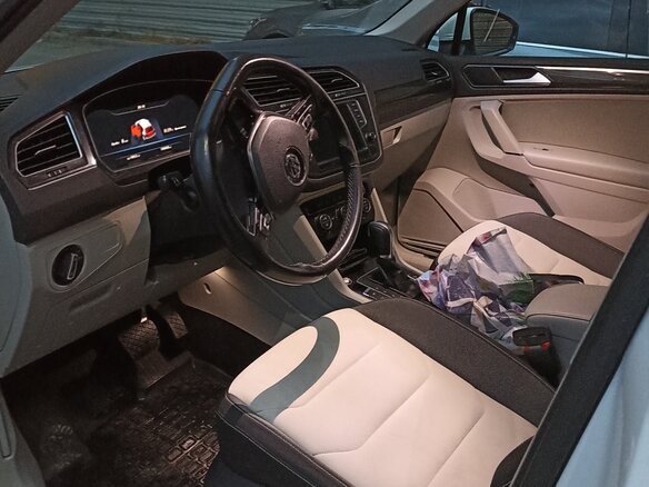 2017 Volkswagen Tiguan II, белый, 2199000 рублей - вид 4