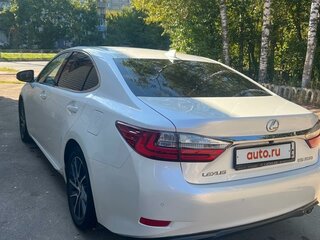 2018 Lexus ES 250 VI Рестайлинг, белый, 3000000 рублей, вид 5